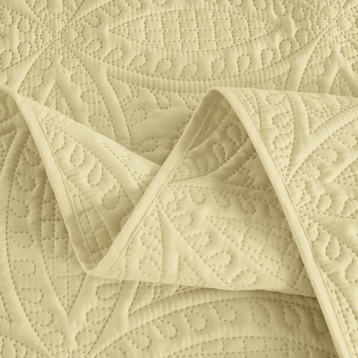 Austin King Oversized Bedspread Set, 3-Piece Pinsonic Quilted Lightweight Microfiber Bedspread Coverlet, Pastel Yellow
